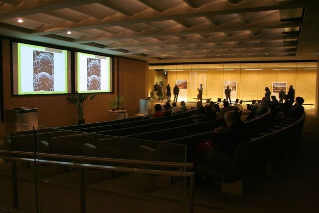 1024px-Cmglee_Sainsbury_Laboratory_Cambridge_University_lecture